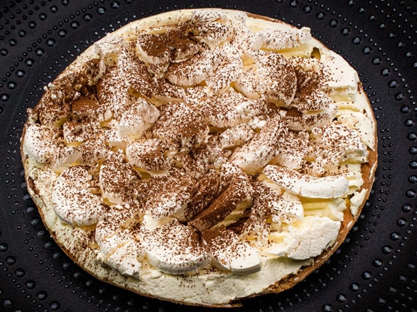 Kersenvlaai + slagroom & hazelnootschuim/chocolade