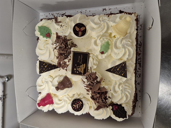 Champagne slagroomtaart voor 12 personen