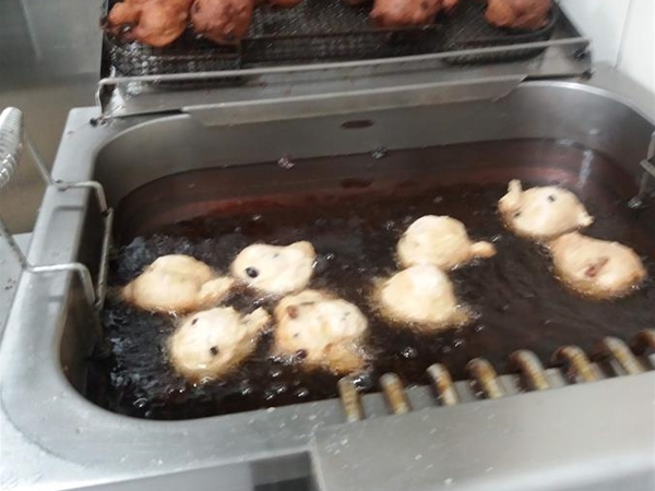 Oliebol met rozijnen per stuk